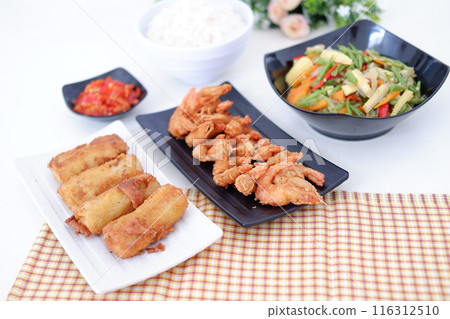 Indonesian food. lunch menu, rice with shrimp and side dishes 116312510