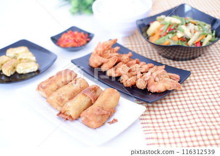 Indonesian food. lunch menu, rice with shrimp and side dishes 116312539