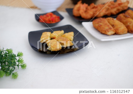 Indonesian food. lunch menu, rice with shrimp and side dishes 116312547