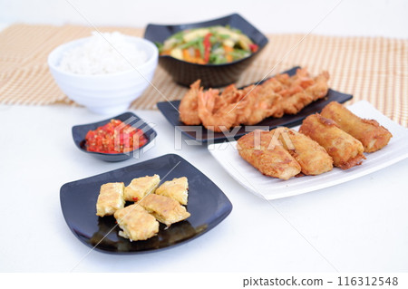 Indonesian food. lunch menu, rice with shrimp and side dishes 116312548