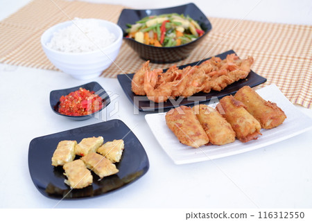 Indonesian food. lunch menu, rice with shrimp and side dishes 116312550