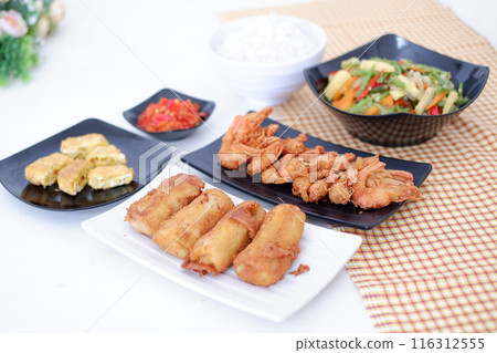 Indonesian food. lunch menu, rice with shrimp and side dishes 116312555