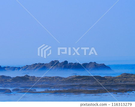 從海岸線眺望南房總海岸 從海岸線眺望南房總海岸 116313279