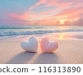 美麗的海上夕陽和兩個心形的貝殼，浪漫又可愛的愛情形象。 116313890