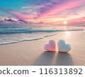 美麗的海上夕陽和兩個心形的貝殼，浪漫又可愛的愛情形象。 116313892