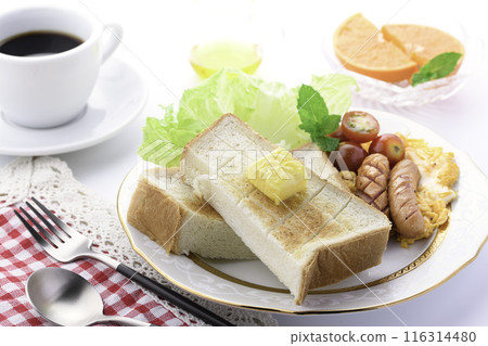 Breakfast image (toast, scrambled eggs, sausages, coffee) 116314480