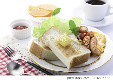 Breakfast image (toast, scrambled eggs, sausages, coffee) 116314488