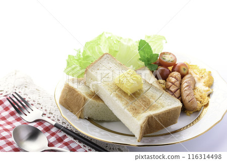 Breakfast image (toast, scrambled eggs, sausages, coffee) 116314498