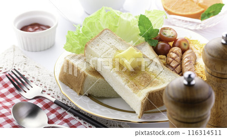 Breakfast image (toast, scrambled eggs, sausages, coffee) Breakfast image (toast, scrambled eggs, sausages, coffee) 116314511