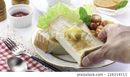 Breakfast image (toast, scrambled eggs, sausages, coffee) 116314513