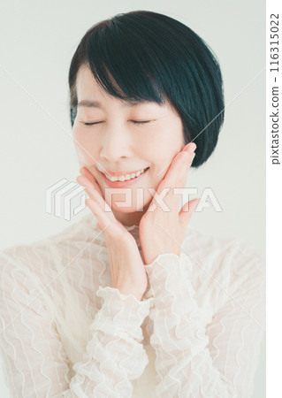 50多歲女性的皮膚護理 116315022