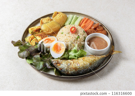 Thai shrimp paste fried rice with mackerel 116316600