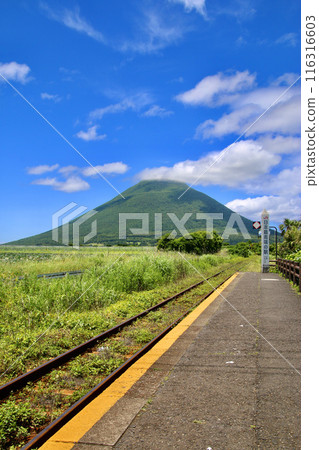 Kaimondake seen from Nishi-Oyama Station (Ibusuki City, Kagoshima Prefecture) 116316603