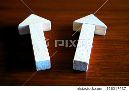 Arrows pointing in different directions Arrows pointing in different directions 116317687