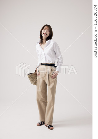 a Korean woman with a neat outfit and a beige bag a Korean woman with a neat outfit and a beige bag 116320374