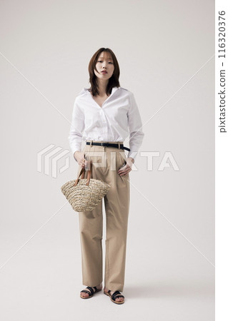 a Korean woman with a neat outfit and a beige bag 116320376