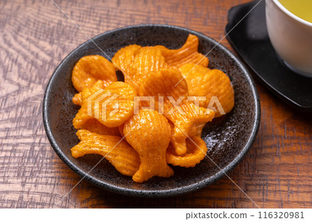 Sea bream crackers 116320981