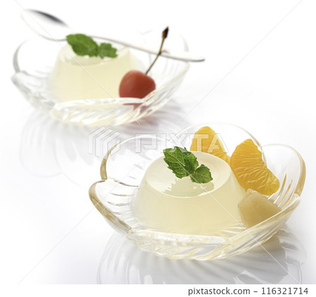 Fruit jelly (white background) Fruit jelly (white background) 116321714