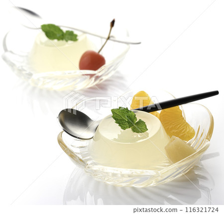 Fruit jelly (white background) 116321724