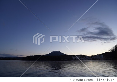 Lake Akan and Mount Oakan at dawn Lake Akan and Mount Oakan at dawn 116321947