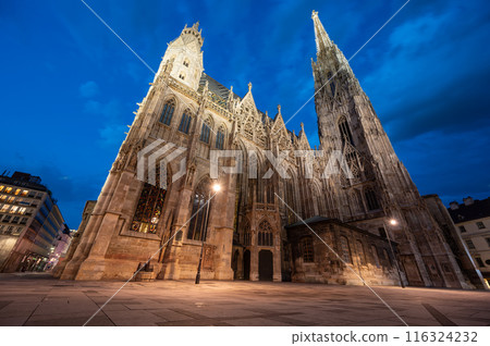 Vienna, Austria, August 18, 2022. Stunning night shot of St. Stephen's Cathedral. No people. 116324232