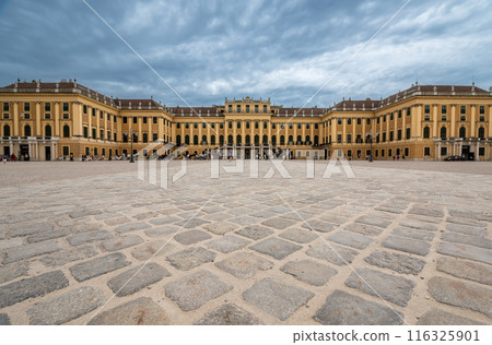 Vienna, Austria, August 20, 2022. Stunning shot of the Schonbrunn Palace, the distinctive yellow facade dominates the square. People, copy space. Vienna, Austria, August 20, 2022. Stunning shot of the Schonbrunn Palace, the distinctive yellow facade dominates the square. People, copy space. 116325901