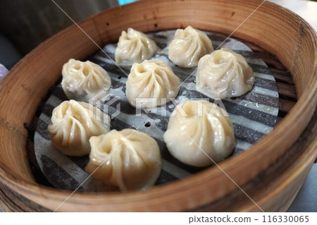 [Taiwan] Xiaolongbao in a bamboo steamer (Taipei) 116330065