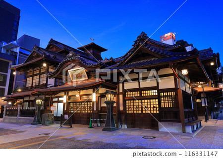 【愛媛郡】道後溫泉本館翻新後的夜景 【愛媛郡】道後溫泉本館翻新後的夜景 116331147