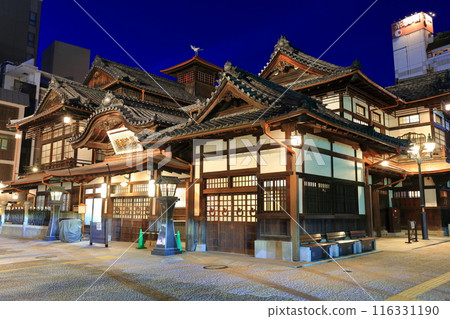 【愛媛郡】道後溫泉本館翻新後的夜景 【愛媛郡】道後溫泉本館翻新後的夜景 116331190