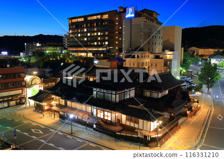 [Ehime Prefecture] Night view of the renovated Dogo Onsen Main Building 116331210