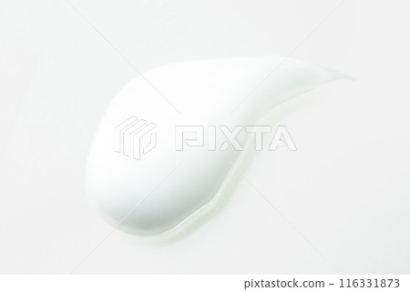 A sample of the texture of a moisturizing lotion that moisturizes the skin 116331873