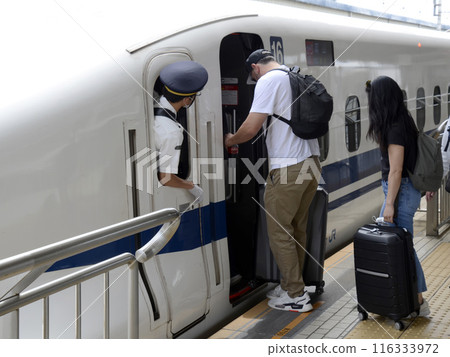 Tourists at the station 116333972