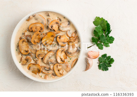 champignons in creamy garlic sauce, with herbs and spices, gravy, sauce, no people, 116336393