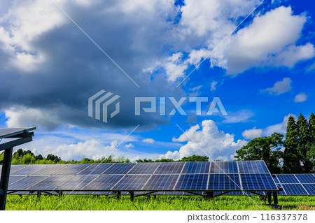 太陽能板和不穩定的天氣 太陽能板和不穩定的天氣 116337378