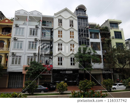 歐洲風格建築林立的洪蓋街景（越南） 116337742