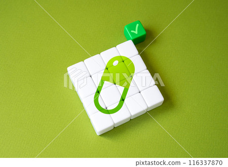 Medical capsule tablet and green tick. Medicine approved for use. Clinical trials. Prescription for purchasing medicines. Recommendations and certification of drugs from regulatory authorities. 116337870