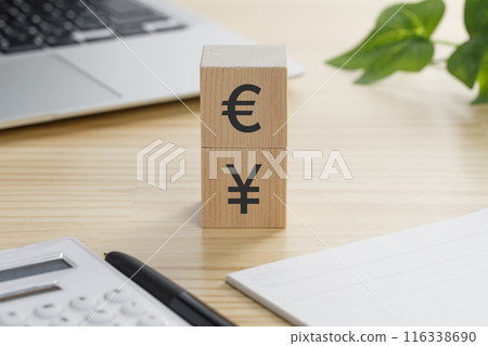 Building blocks with € and ¥ written on them 116338690