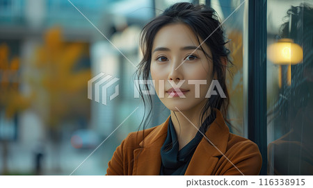 Portrait of a beautiful Chinese businesswoman in smart business suit, standing outside in modern city 116338915