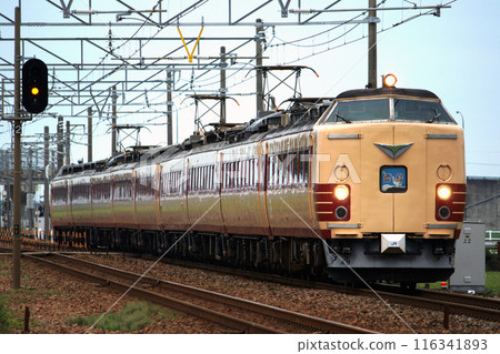 北陸本線特急雷鳥：485系 200系先行 116341893