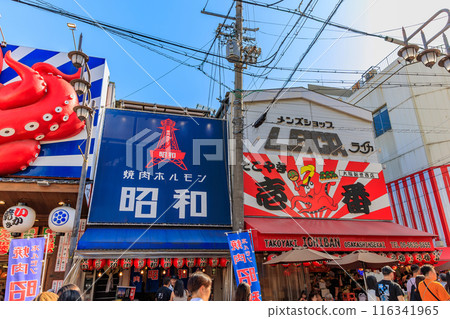 大阪府、大阪市、新世界擠滿了遊客 大阪府、大阪市、新世界擠滿了遊客 116341965