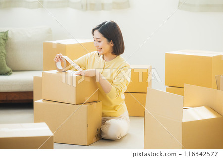 Moving and packing service image 116342577
