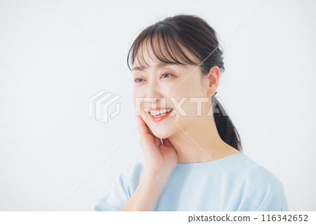 Middle female beauty image 116342652