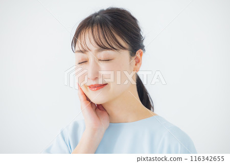 Middle female beauty image 116342655