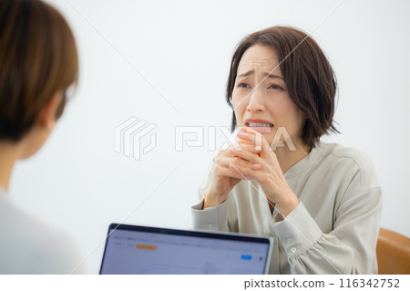 一個非常煩惱並諮詢的女人 116342752