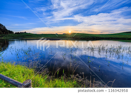 2024 年夏季索尼高原的日落景色 將同一幀固定在三腳架上 從日落到藍色時刻之前不斷變化的夜景 ⑪ 116342958