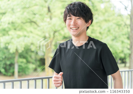 在公園散步/散步的人/運動員/運動員 在公園散步/散步的人/運動員/運動員 116343350