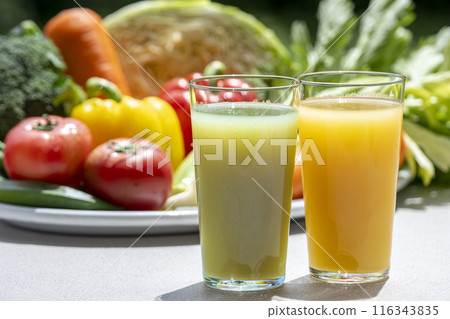 色彩繽紛的蔬菜和蔬菜汁 116343835