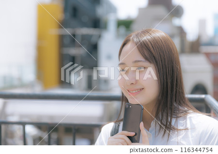High school girl using a smartphone on the rooftop 116344754