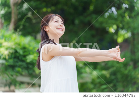 Young women stretching 116344782