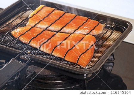 Grilled salmon fish  116345104